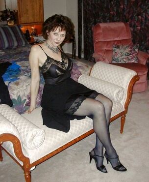 Long-legged curly mature in..