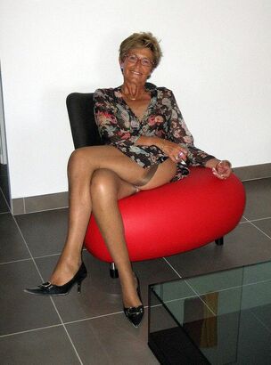 Thin mature in pantyhose..